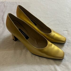EUC VTG 90’s Stuart Weitzman Patent Leather Square Toe Heels!